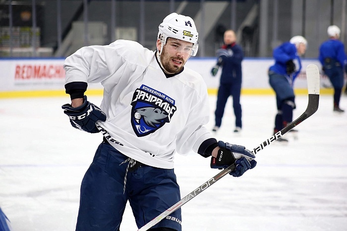 Хоккейный клуб «Рубин» подписал контракт с нападающим Артёмом Рожковским