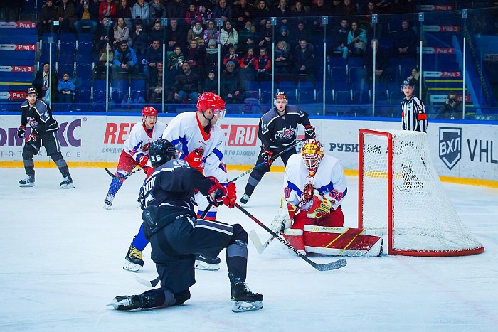 Китайский аутсайдер набрал победный ход