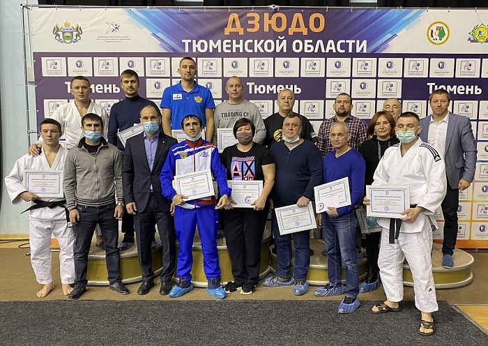 Наставникам юных борцов подняли настроение