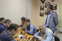 Чемпионат открыли молниеносными шахматами