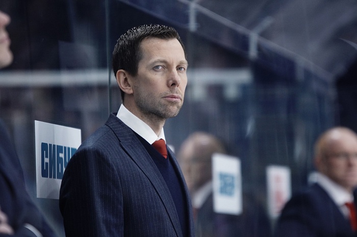 Главный тренер хоккейного клуба «Рубин» Денис Ячменёв: «Отметил в Норильске цветные дома – наверное, их делают такими, чтобы добавить людям позитива»