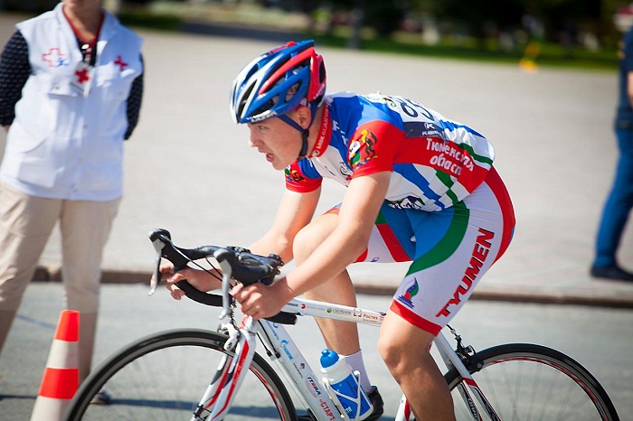 Групповую гонку завершали с одним временем