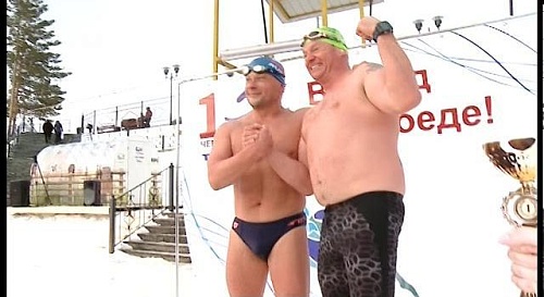 Крепкое здоровье и спортивный азарт. В Тюмени прошли соревнования по зимнему плаванию