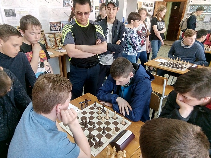 Школьники сошлись за шахматной доской