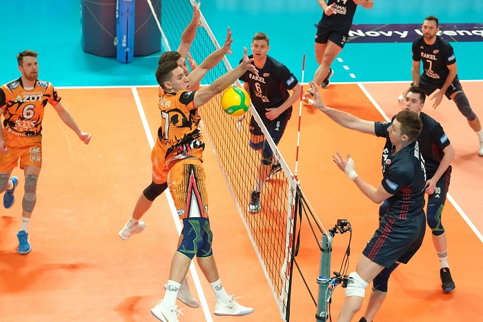 «Факел» разнес чемпиона страны