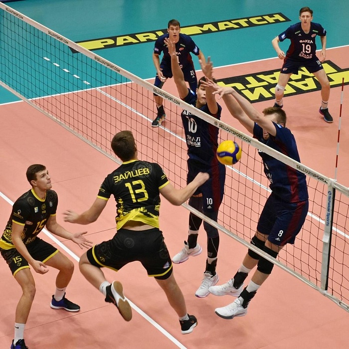 Без потерь стартовый тур прошел только чемпион