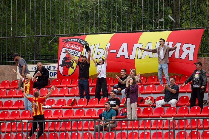 Футбольный клуб «Тюмень» в домашнем матче с «Аланией»: второе подряд поражение, но уже с проблесками сдержанного оптимизма