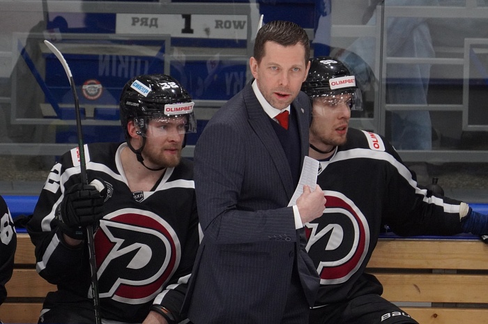 Главный тренер хоккейного клуба «Рубин» Денис Ячменёв: «Стараемся держать игроков в тонусе»