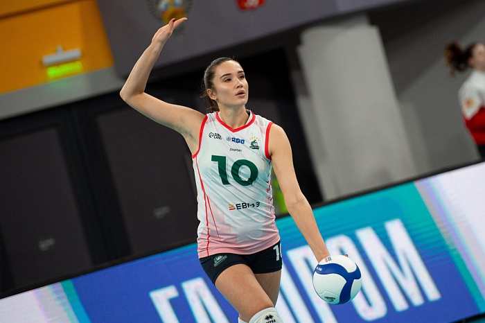 Тюменка Елизавета Карполь помогает "Уралочке" штамповать победы