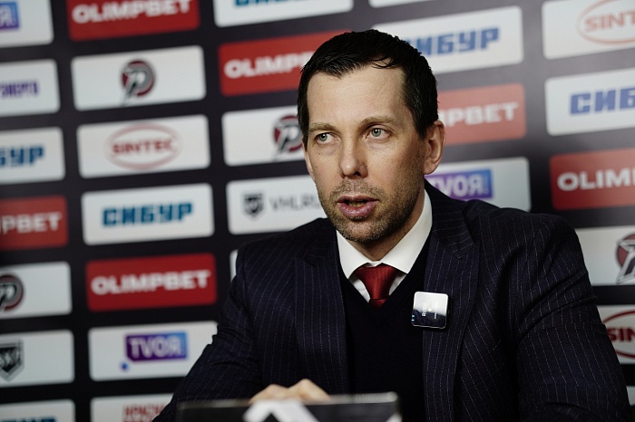 Главный тренер хоккейного клуба «Рубин» Денис Ячменёв: «Мамы спортсменов — особенные, ведь они жертвуют личной жизнью, чтобы возить детей на ранние тренировки»