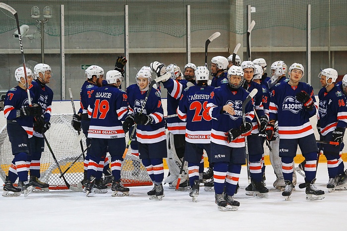 Студенческий хоккейный клуб «Газовик» в чемпионате СХЛ принимал омичей