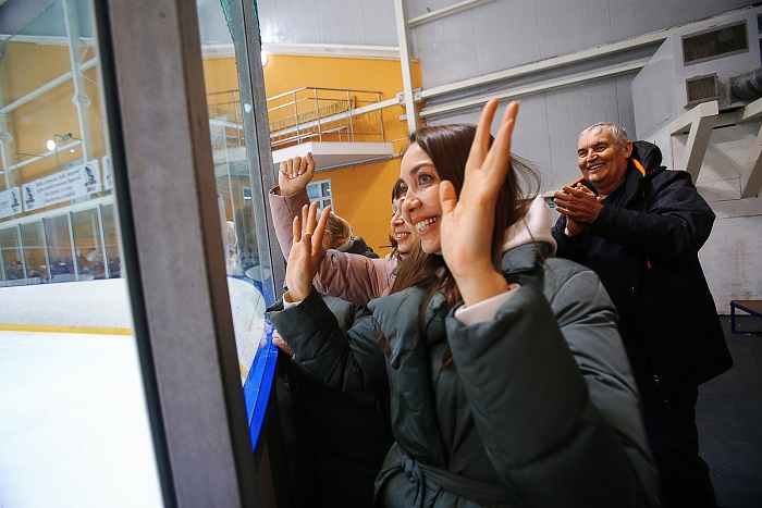 Студенческий хоккейный клуб «Газовик» в чемпионате СХЛ принимал омичей