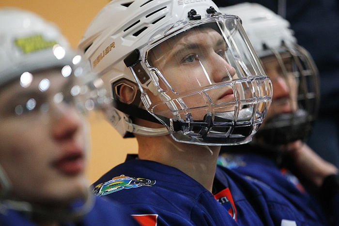 Студенческий хоккейный клуб «Газовик» в чемпионате СХЛ принимал омичей