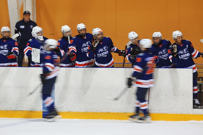 Студенческий хоккейный клуб «Газовик» в чемпионате СХЛ принимал омичей