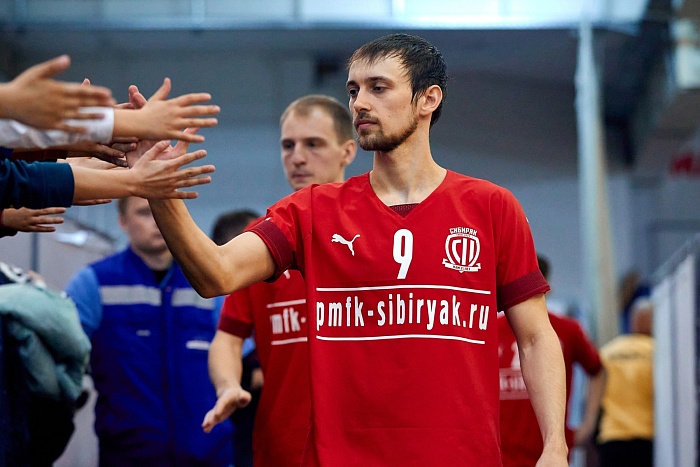 Игрок мини-футбольного клуба «Сибиряк» Дмитрий Катанэ: «Тому, кто придумал серию послематчевых пенальти, я бы лично пожал руку и поблагодарил за гениальную идею»