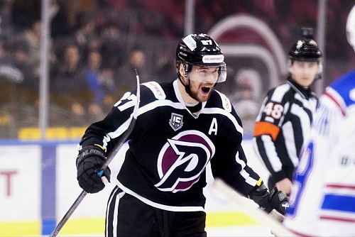 Нападающий хоккейного клуба «Рубин» Денис Давыдов: «За регулярный чемпионат четвёрочку нам можно поставить»