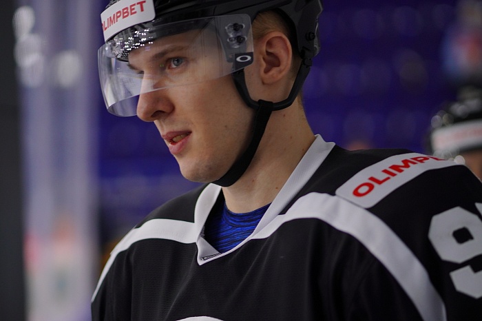 Нападающий хоккейного клуба «Рубин» Евгений Каницкий: «Знали, что через работу голы придут».