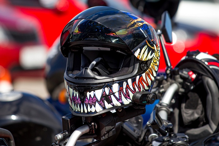 В День физкультурника в Тюмени на набережной прошли соревнования по автогонкам