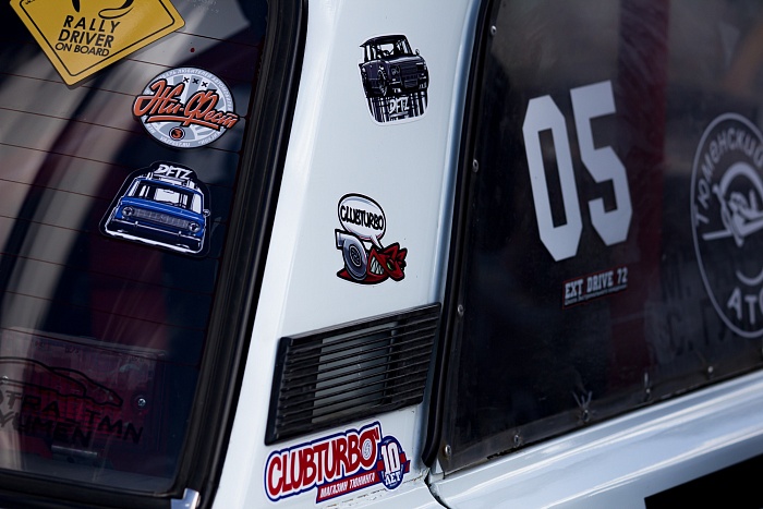 В День физкультурника в Тюмени на набережной прошли соревнования по автогонкам