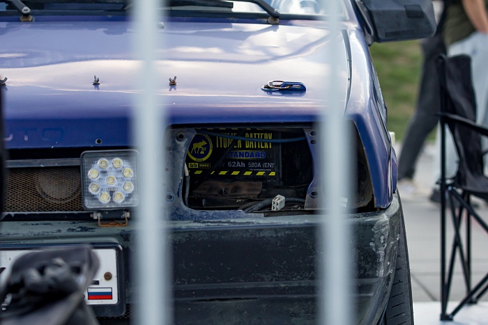 В День физкультурника в Тюмени на набережной прошли соревнования по автогонкам