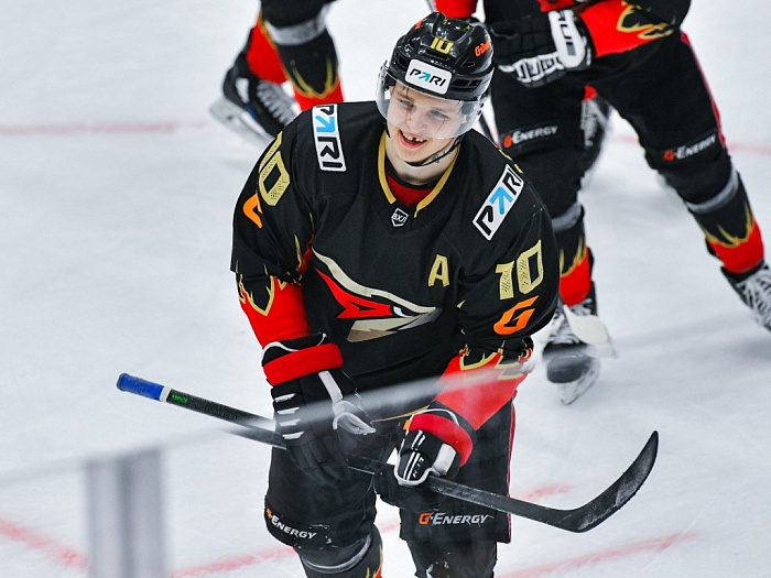 Игрок хоккейной команды «Омские Крылья» Семён Асташевский: «Это был матч уровня плей-офф»