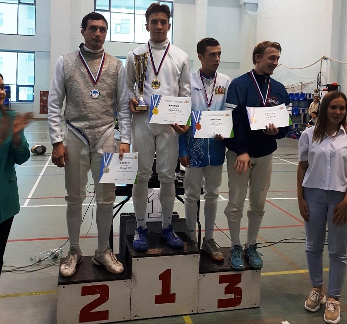 Тюменские рапиристы взяли личные и командные медали!