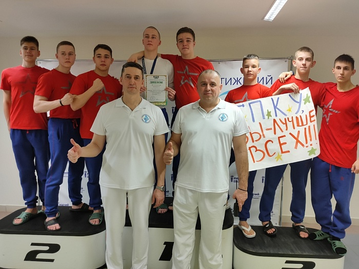 В первенстве региона по плаванию серебряные награды завоевали пловцы из Тюменского президентского кадетского училища