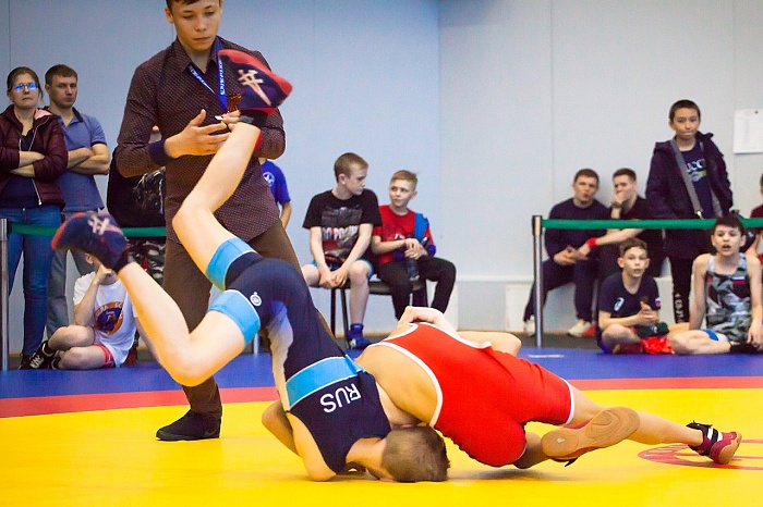 «Классики» привезли трофеи с курганского ковра