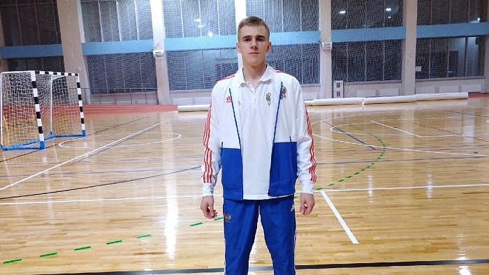 Игрок мини-футбольной команды «Тюмень-дубль» Алексей Владимиров: «Очень люблю хоккей, но с однофамильцем Николаем из ХК «Рубин» пока не знаком»