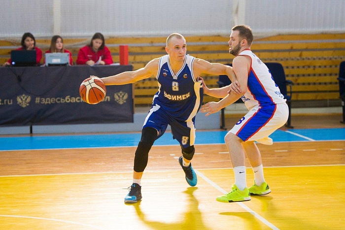 «Нефтехимик» дважды уступил лидеру