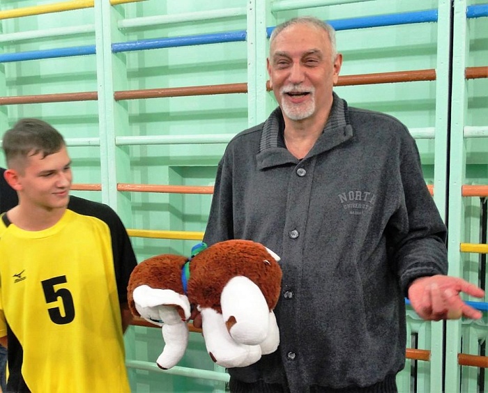 Олимпийскому чемпиону подарили слоненка