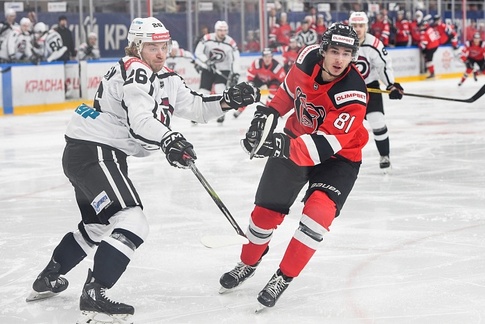 Хоккейный клуб «Рубин» не забросил ни одной шайбы и проиграл в Перми