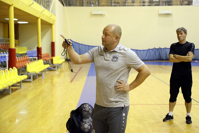 Наставник МФК «Тюмень-дубль» Евгений Осинцев: «Если Никита Козлов переборет свою лень, то станет хорошим игроком, у него - огромный потенциал»