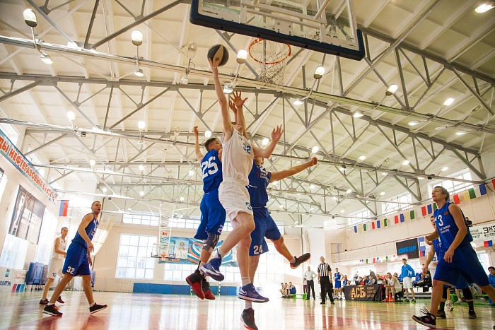 По гостям ударили «единым кулаком»