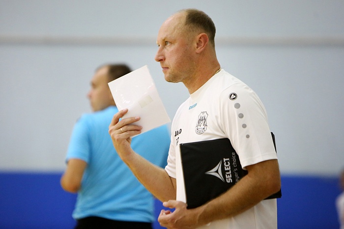 Главный тренер мини-футбольного клуба «Тюмень» Денис Абышев: «Так нельзя разваливаться и крупно уступать, хоть и на выезде»