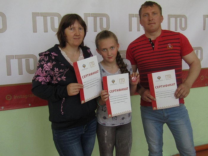 Нормативы сдавали и стар, и млад…