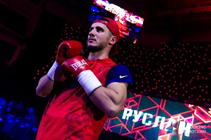 Камилов выиграл шестой бой