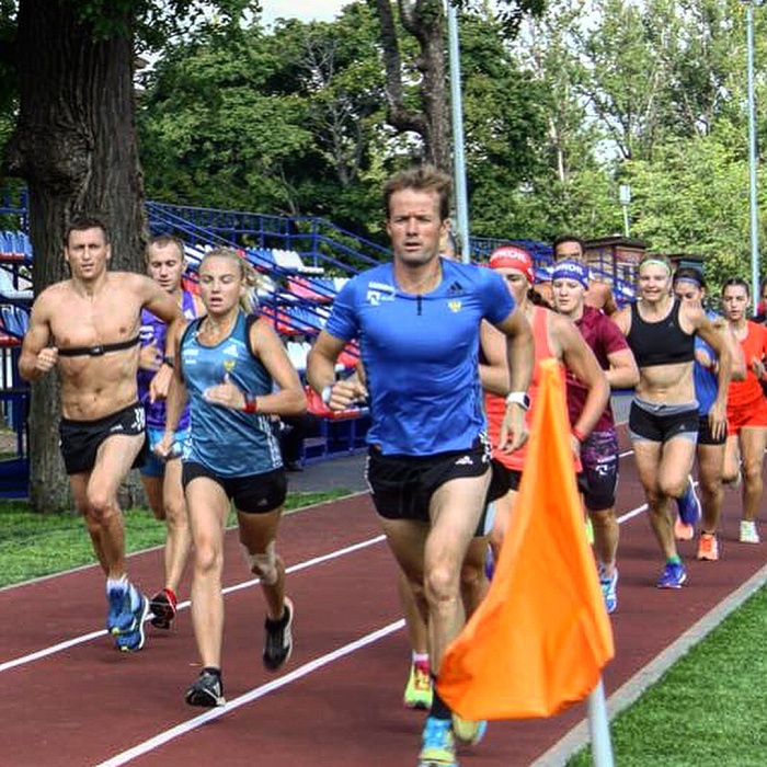 Алешина бежала кросс вместе с Легковым