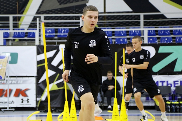 Исполнительный директор мини-футбольного клуба «Тюмень» Денис Харин: «По окончанию нынешнего сезона можем подписать контракт с воспитанником казахстанского «Кайрата» Александром Дерябиным»