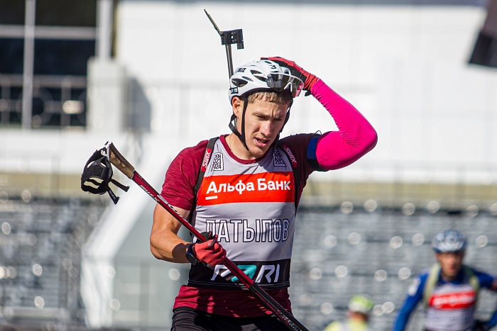 Серебряный призёр летнего чемпионата России по биатлону в спринте Эдуард Латыпов: «Без зрителей бегать привычно: мы ещё помним времена ковида, но лучше, чтобы люди были»