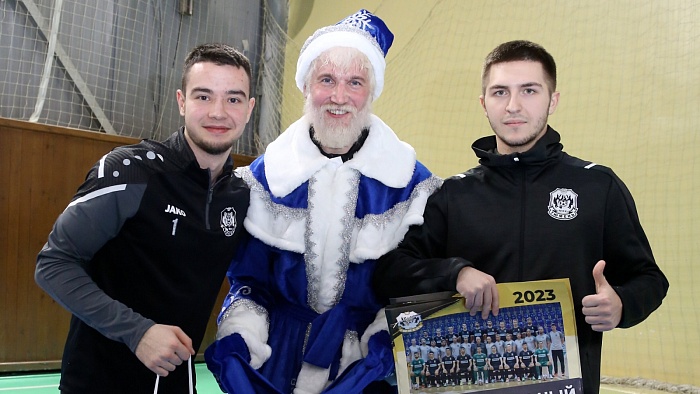 Нападающий мини-футбольного клуба «Тюмень» Дмитрий Босюк: «На новогоднем утреннике в садике примерял костюм Зорро»