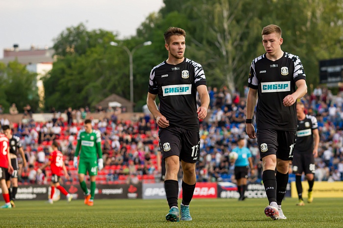 Первый выезд футбольного клуба «Тюмень» в нынешнем сезоне: что лучше – металл Шаронова или попурри Меньщикова?