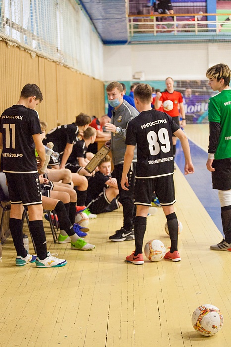 Фавориты разнесли спартаковцев и тоболяков