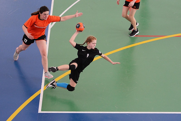 Гандбольный фестиваль выиграли тюменцы и урайцы