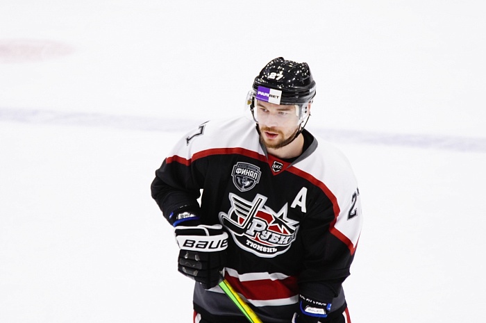 Хоккейный клуб «Рубин» победил в день рождения Дениса Давыдова