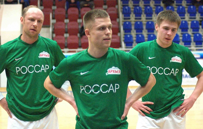 «Россар» начал Новогодний турнир с удаления вратаря и без легендарного бомбардира Дениса Абышева