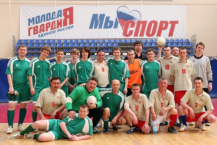 2008 год. «Тюменская арена» выигрывает областную Журналиаду. Что команде, в принципе, удаётся сделать почти весгда