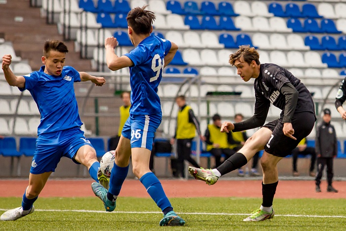Без проблем: «Тюмень-2007» уверенно побеждает команду из Улан-Удэ в третьем туре Юношеской футбольной лиги Сибирь