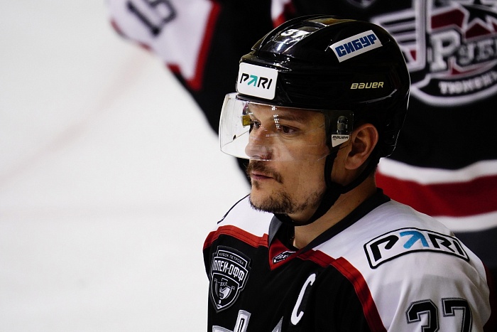 Клубы ВХЛ смогут иметь в составе больше возрастных игроков