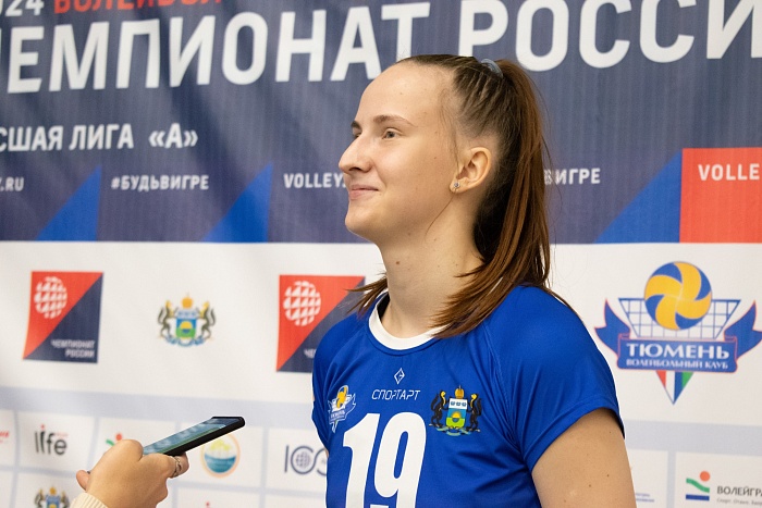 Диагональная волейбольного клуба «Тюмень» Вера Рабченюк: «Мне нравится, когда устраивают тематические вечеринки: в определённой цветовой гамме, с костюмами»